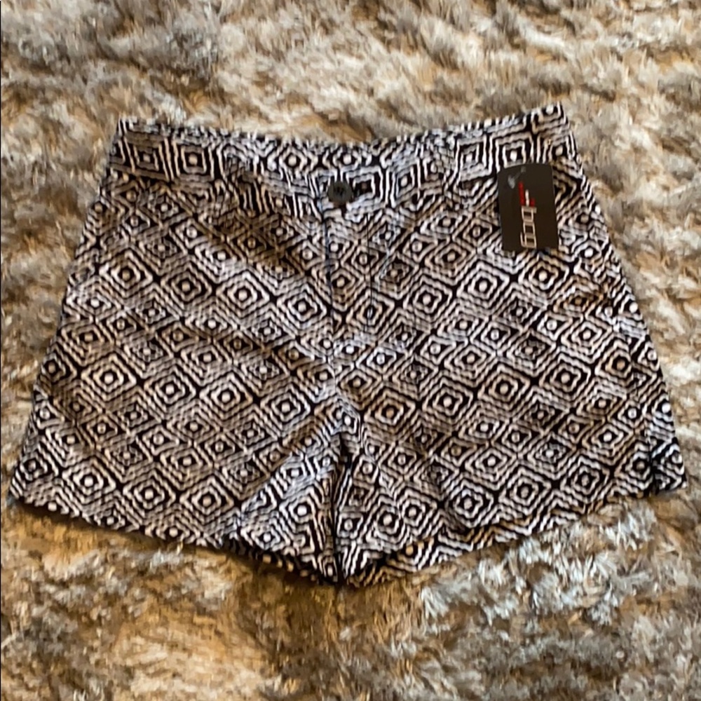 NWT - BCG Size 2 Shorts - Black and White Print